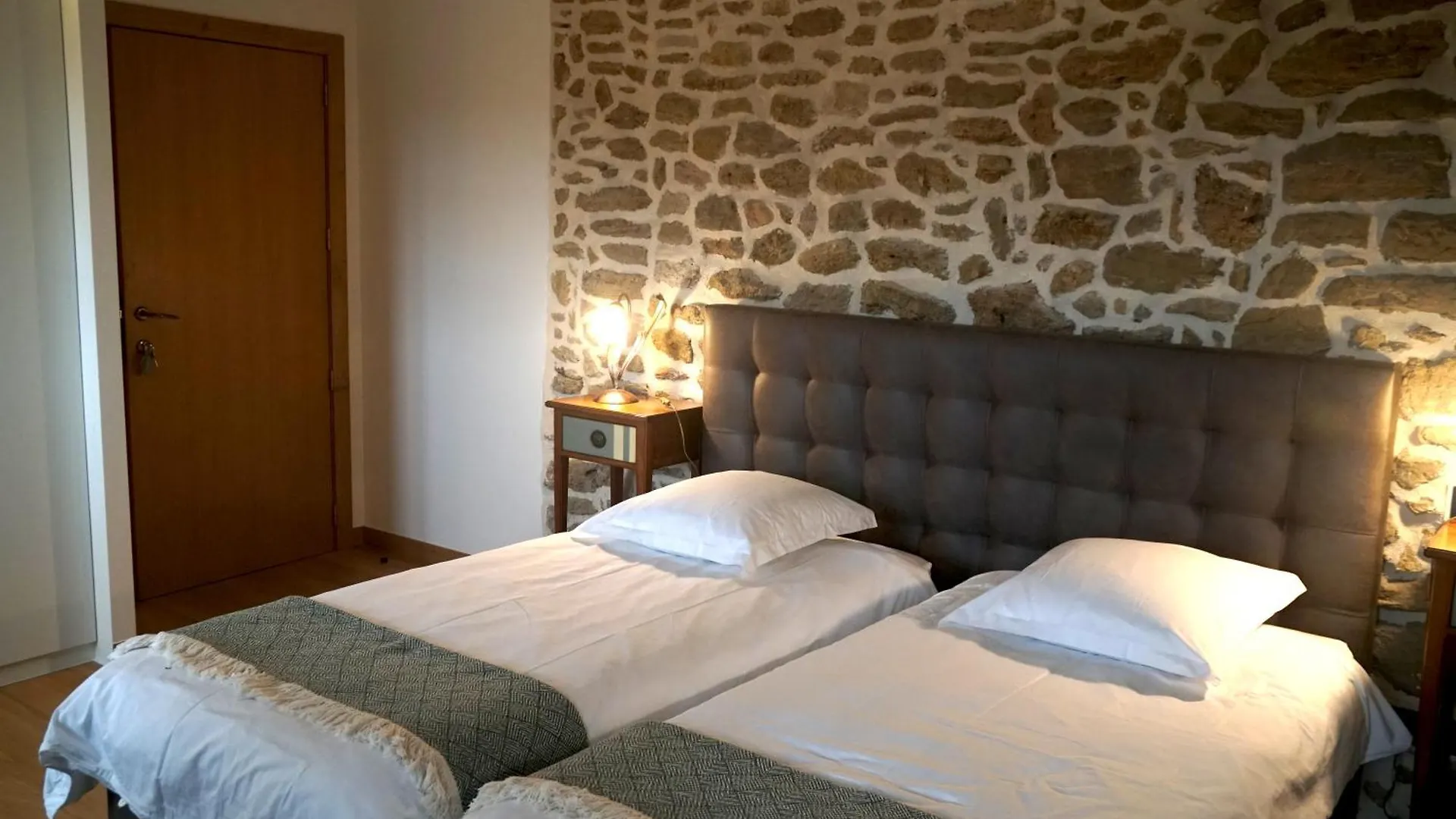 Domaine De La Calamande Grillon 0*,  France