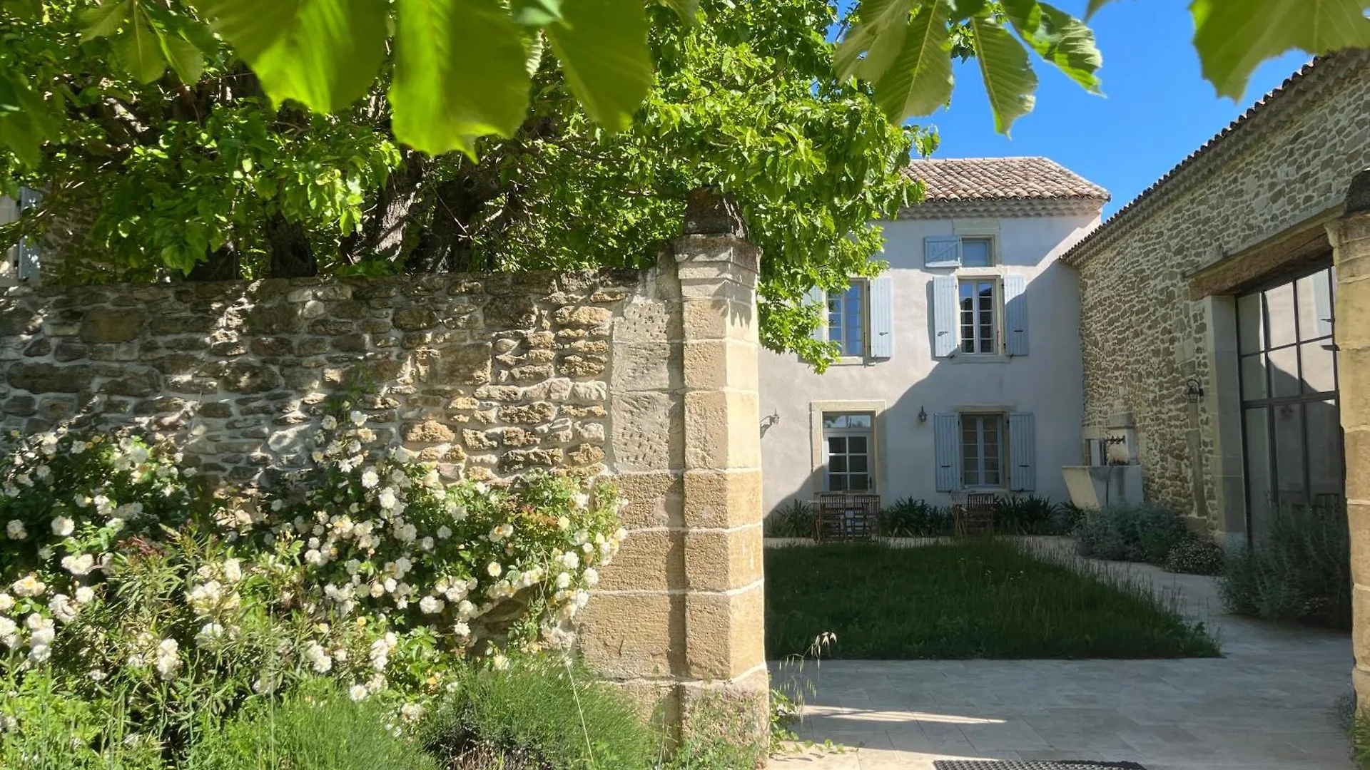 Domaine De La Calamande Grillon 0*,  France